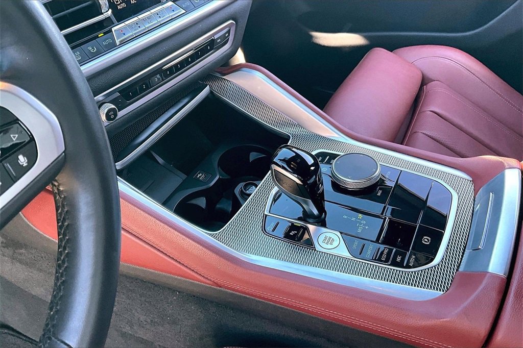 Used 2022 BMW X6 xDrive40i w/ M Sport Package image 14