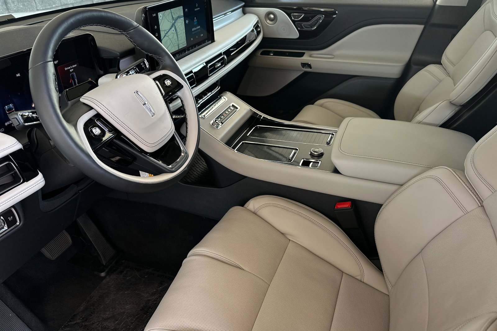 New 2025 Lincoln Aviator Reserve w/ Luxury Package image 9