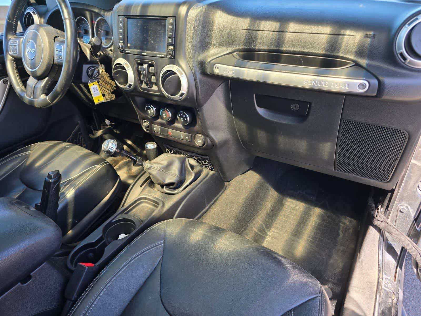 Used 2015 Jeep Wrangler Unlimited Sahara w/ Dual Top Group AWD/4WD image 11