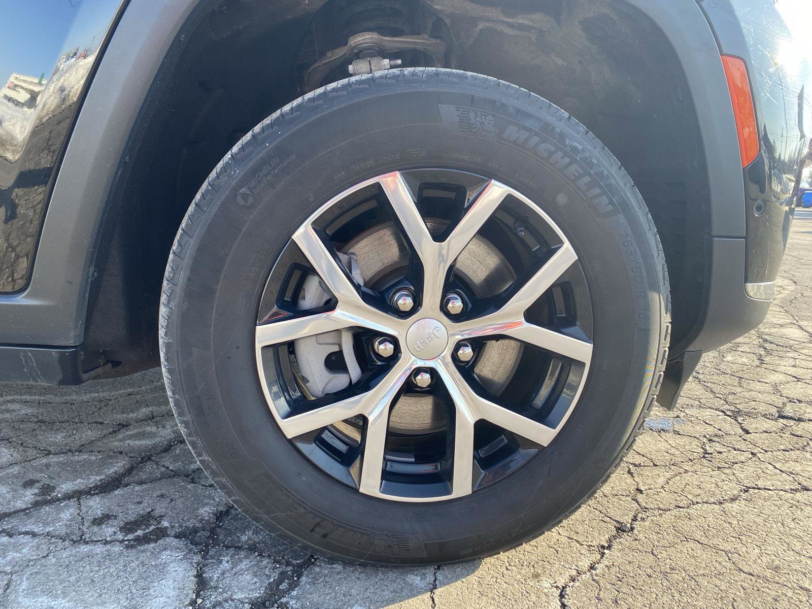 Used 2024 Jeep Grand Cherokee L Limited w/ Luxury Tech Group II image 16