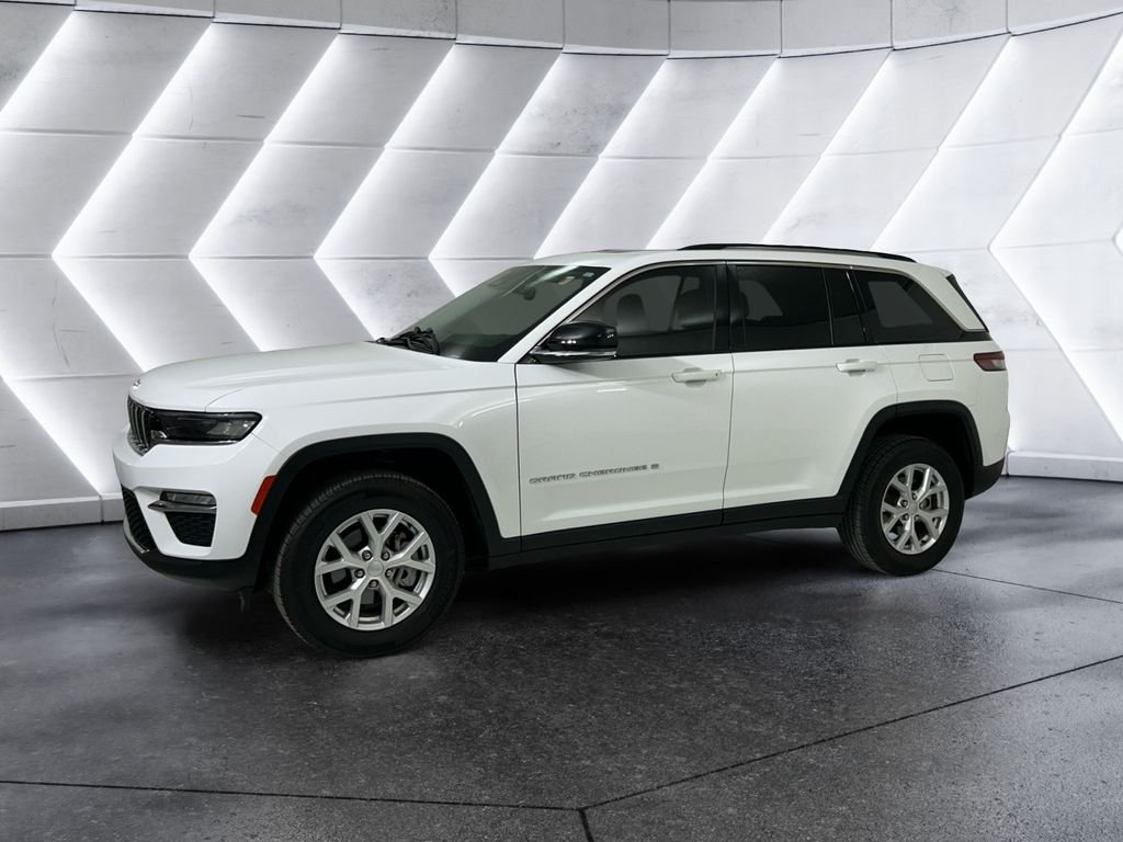 Used 2023 Jeep Grand Cherokee Limited AWD/4WD image 3