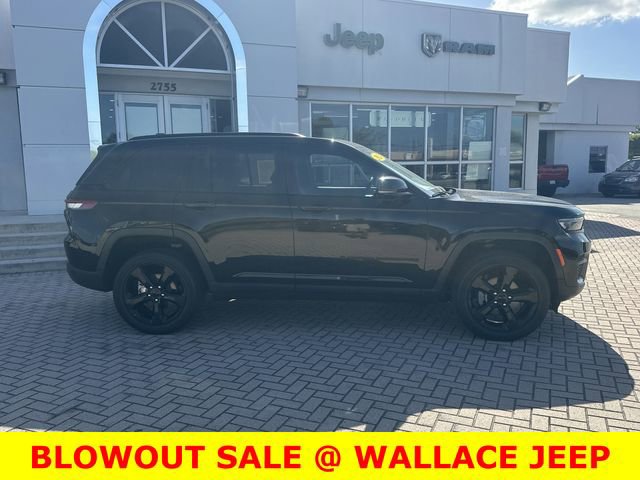 Used 2024 Jeep Grand Cherokee Altitude image 5