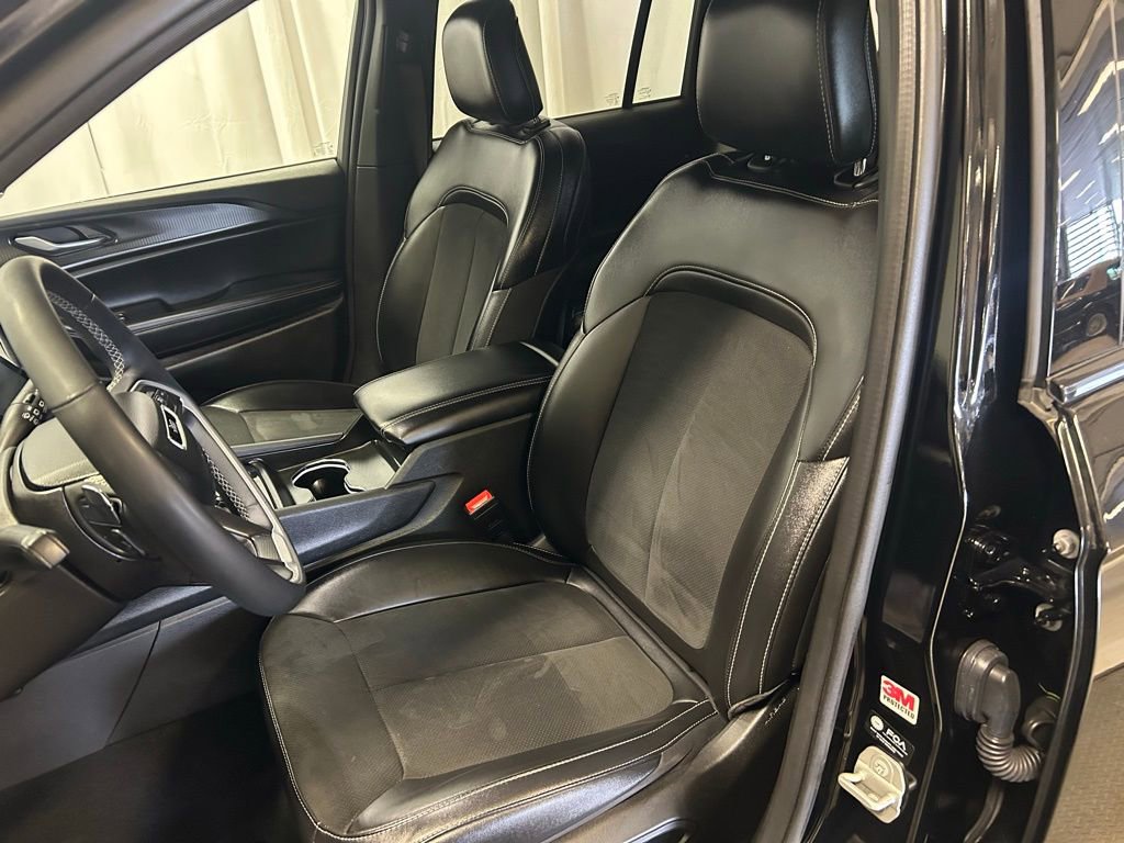 Used 2024 Jeep Grand Cherokee Altitude image 8