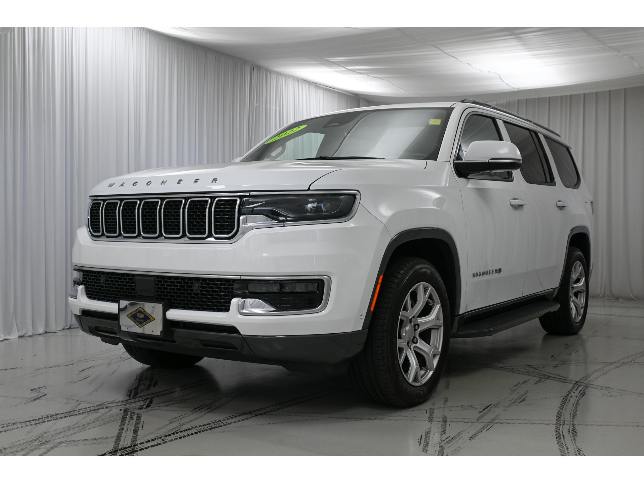 Used 2022 Jeep Wagoneer Series I w/ Premium Group I AWD/4WD image 4