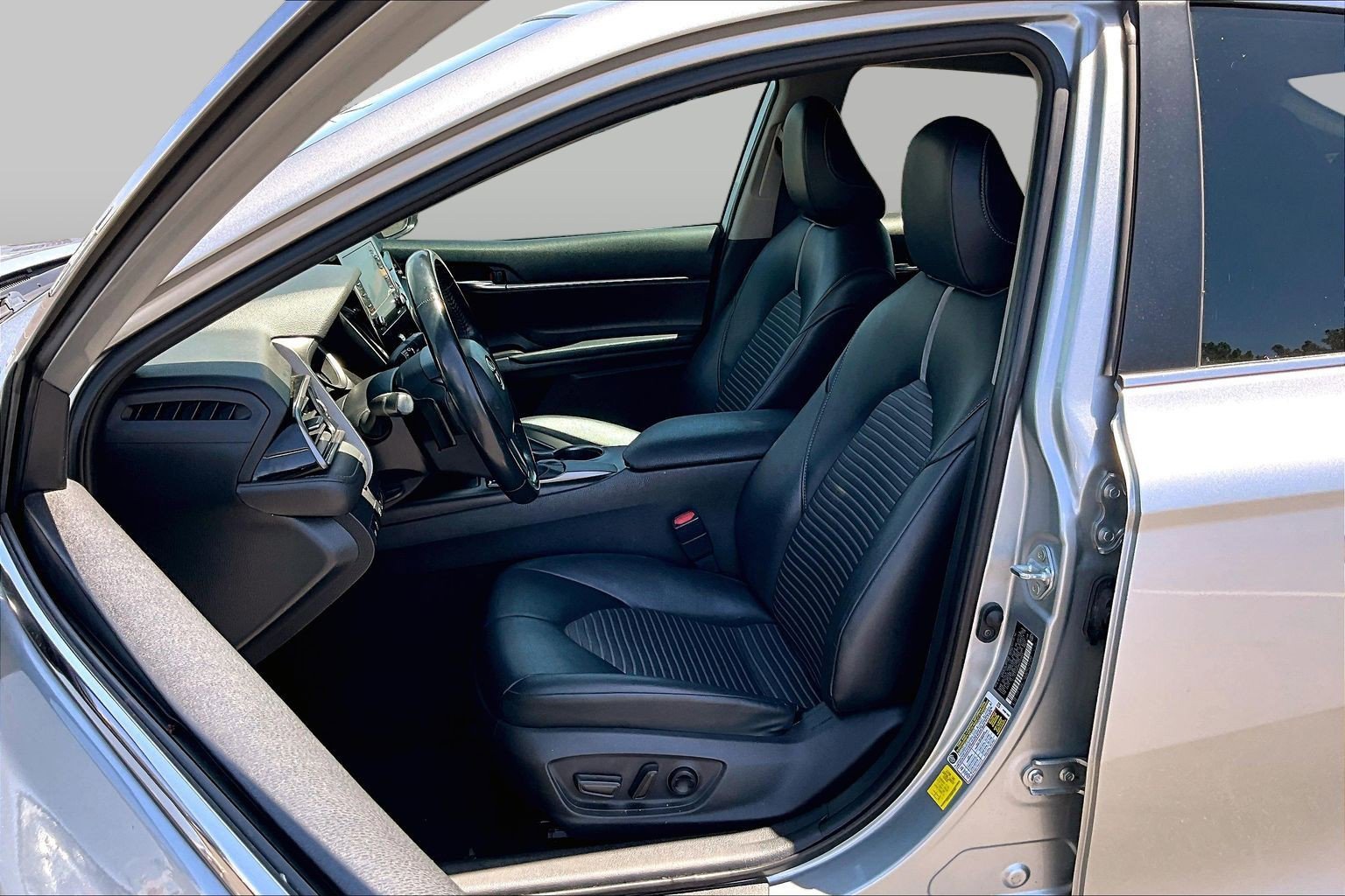 Used 2021 Toyota Camry SE w/ Carpet Mat Package (TMS) FWD image 23