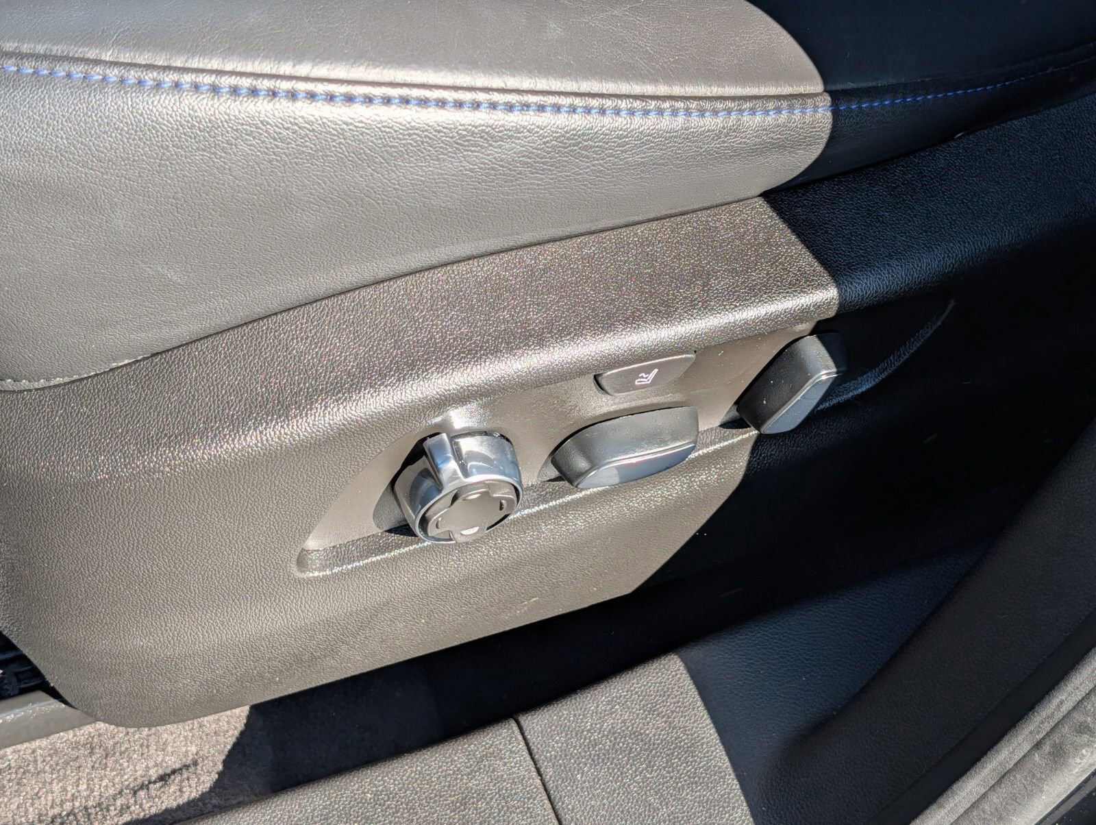 Certified 2024 Cadillac XT4 Sport image 25