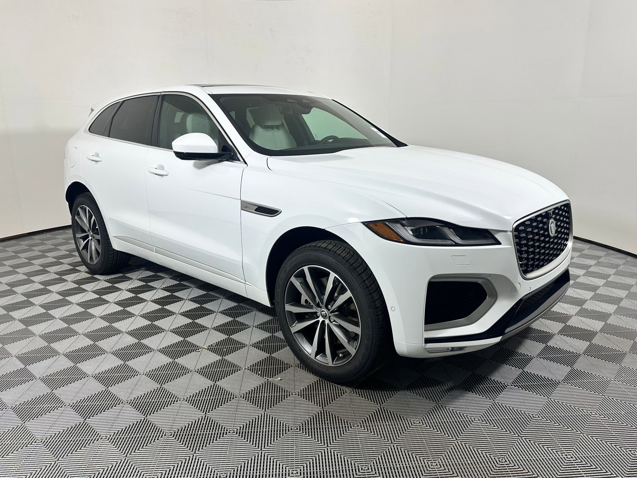 New 2026 Jaguar F-PACE R-Dynamic S image 6