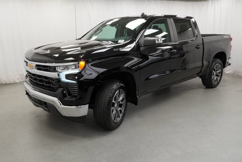 Used 2024 Chevrolet Silverado 1500 LT AWD/4WD image 4