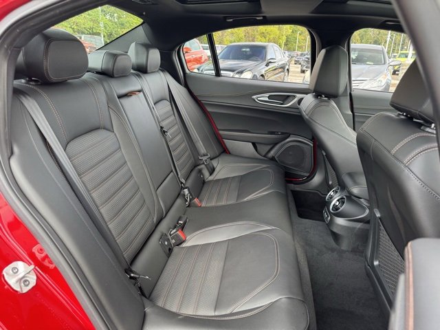 New 2025 Alfa Romeo Giulia AWD w/ Driving Assist Package image 28