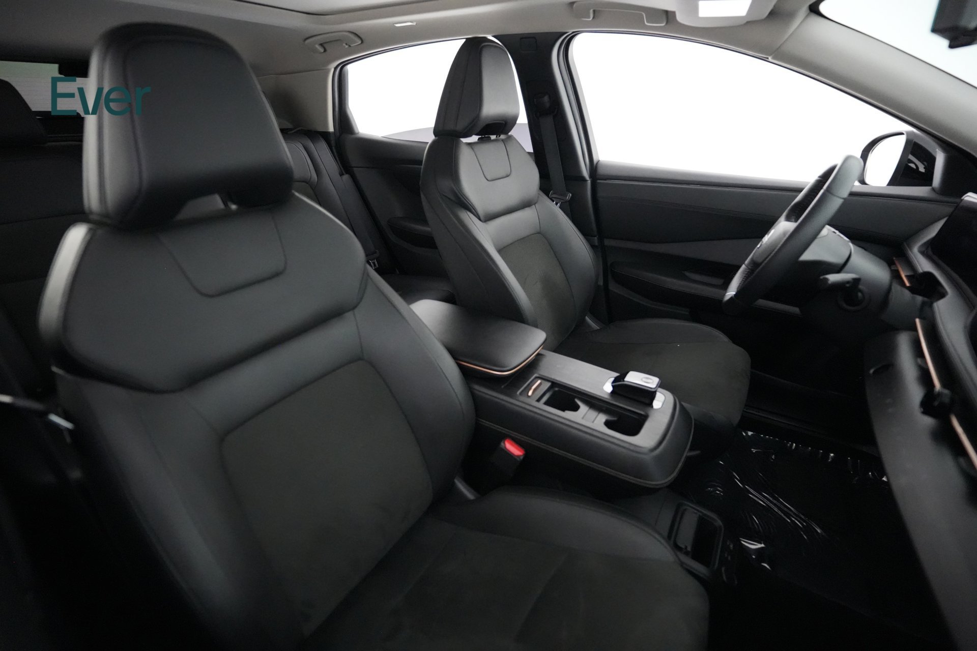 Used 2024 Nissan Ariya AWD image 23