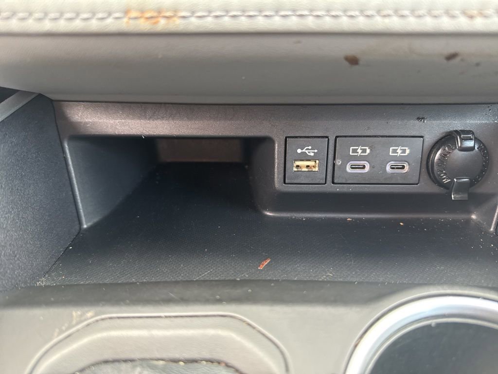 Used 2023 Toyota Highlander L image 22