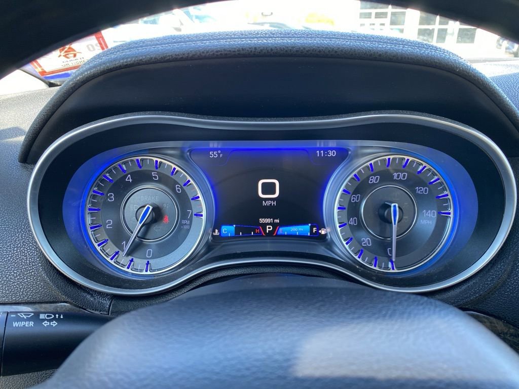 Used 2017 Chrysler 300 C image 11