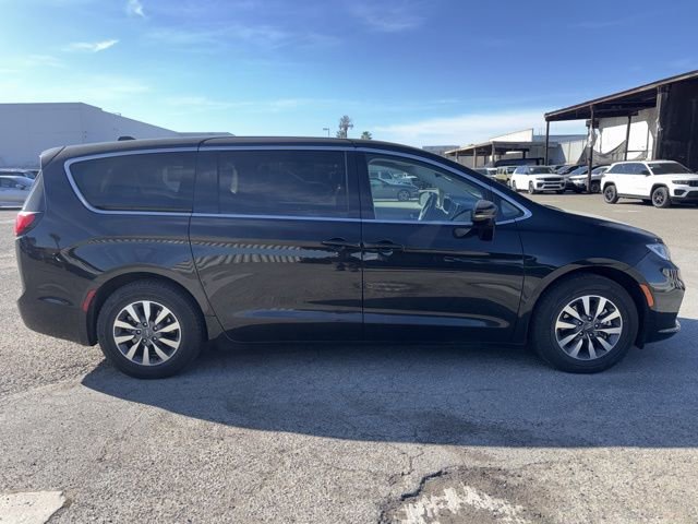 Used 2024 Chrysler Pacifica Select image 4