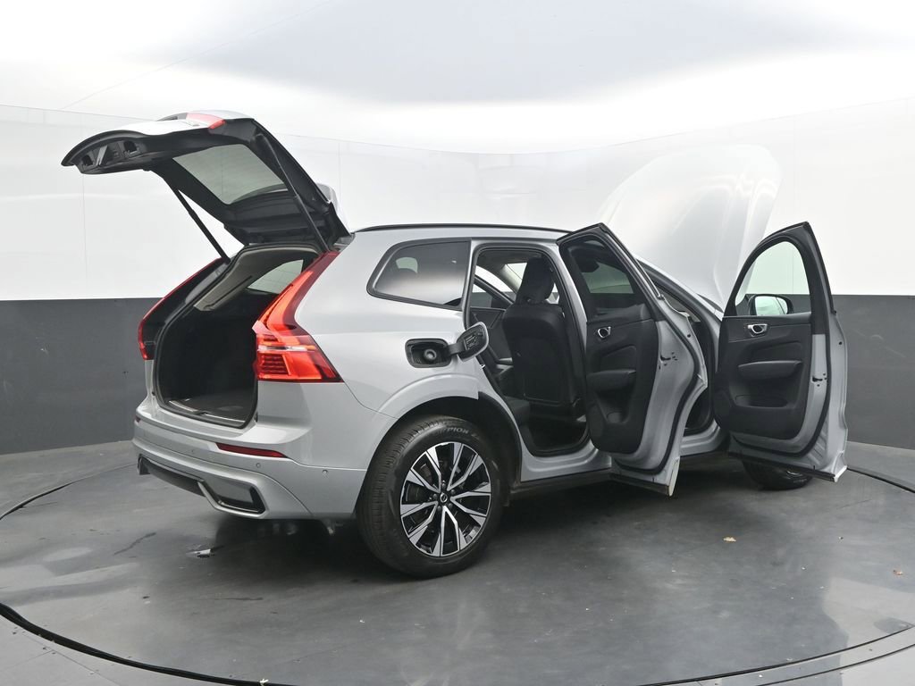 Used 2024 Volvo XC60 B5 Plus AWD/4WD image 39