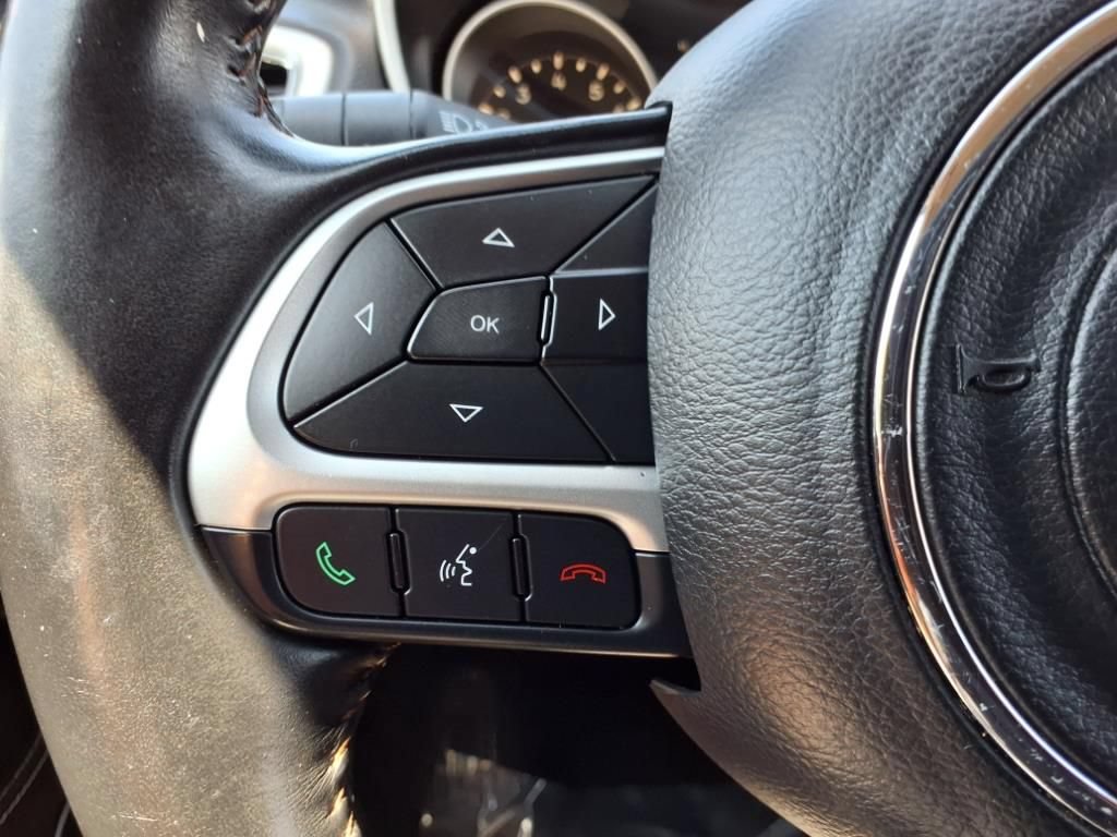 Used 2017 Jeep Compass Latitude FWD image 16