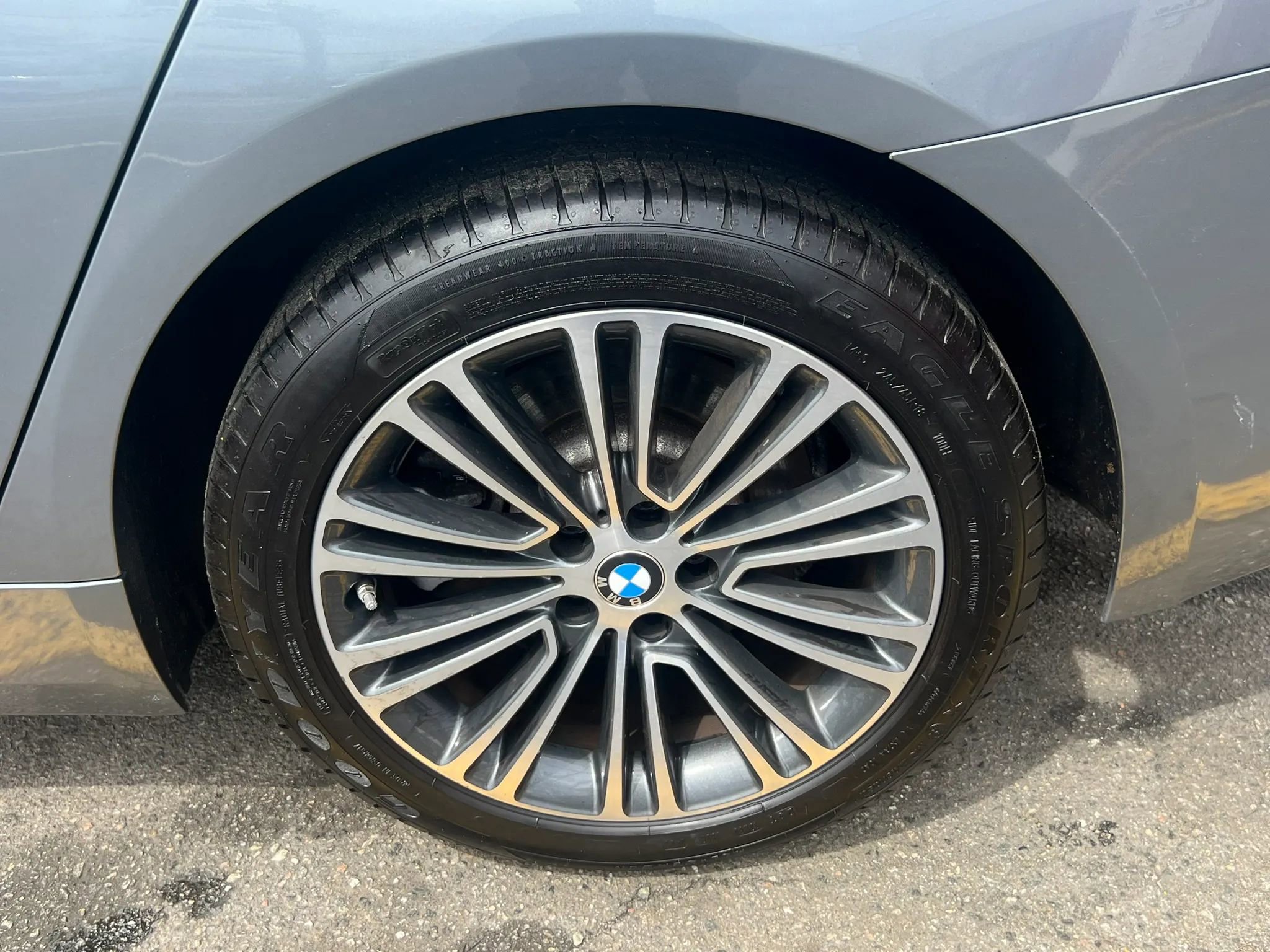 Used 2019 BMW 530e xDrive w/ Convenience Package image 10