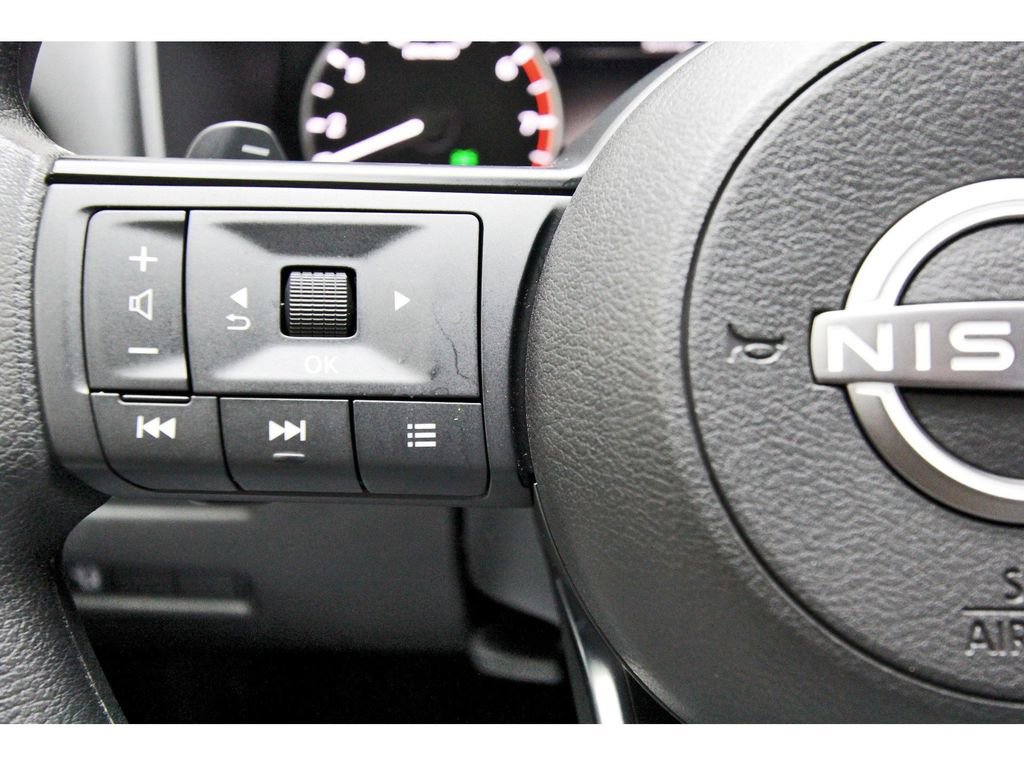 Used 2024 Nissan Rogue S image 13