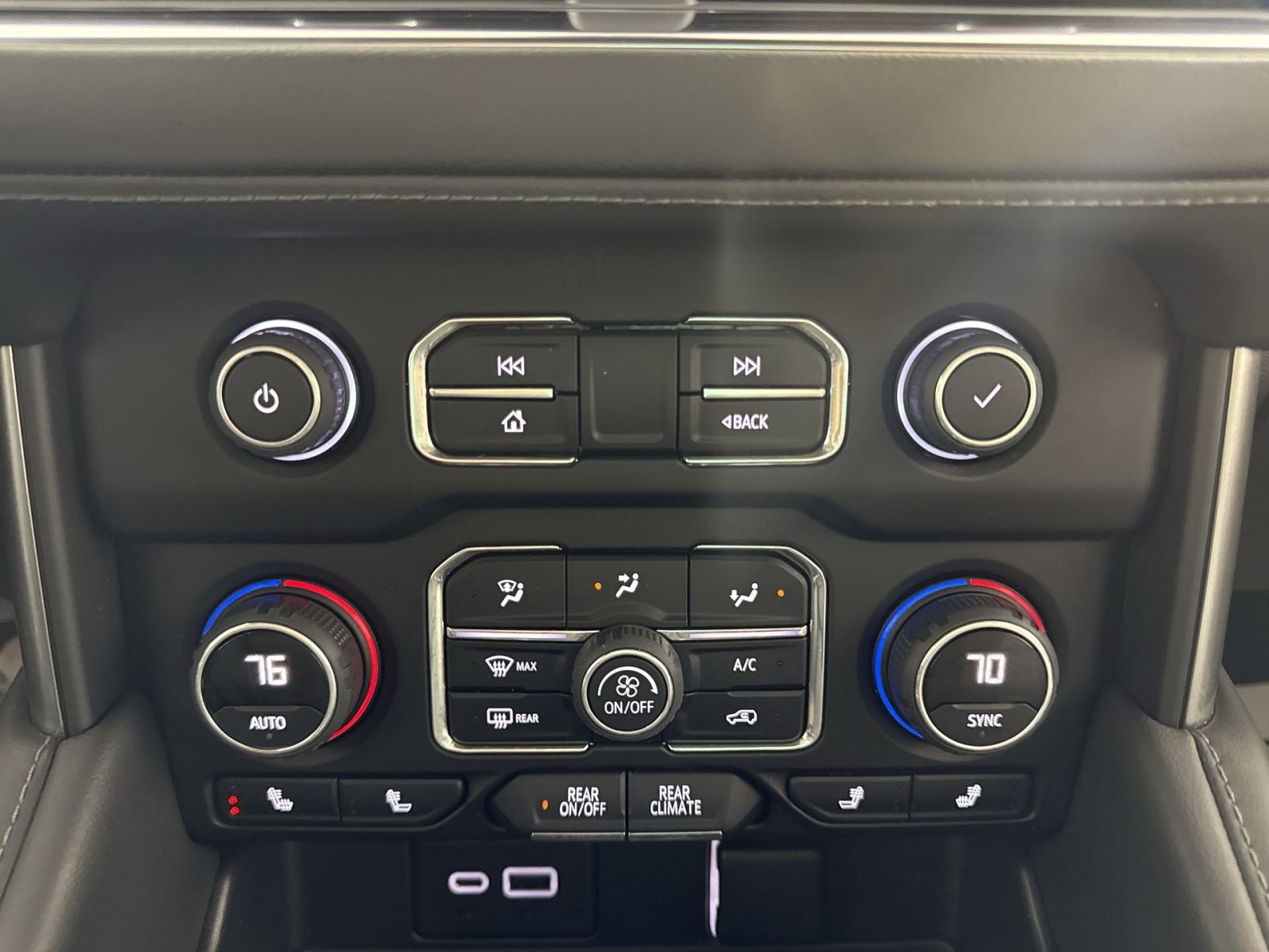 Used 2022 Chevrolet Tahoe Z71 w/ Luxury Package image 21