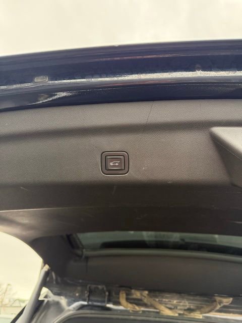 Used 2022 Chevrolet Suburban High Country image 27