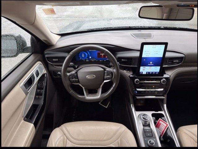 Used 2022 Ford Explorer Platinum w/ Equipment Group 601A AWD/4WD image 18