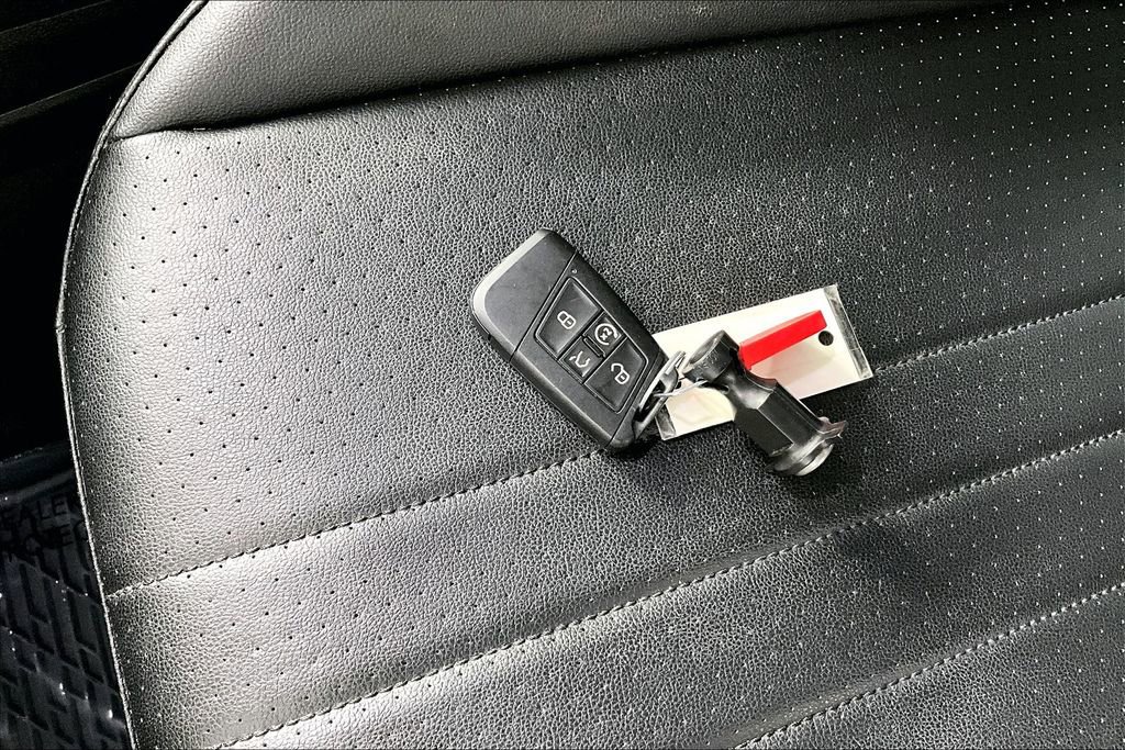 Used 2022 Volkswagen Tiguan SE image 10