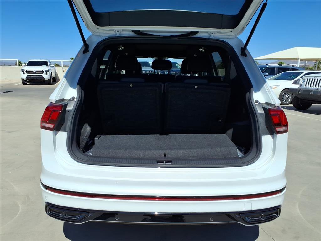 Used 2023 Volkswagen Tiguan SE R-Line image 10