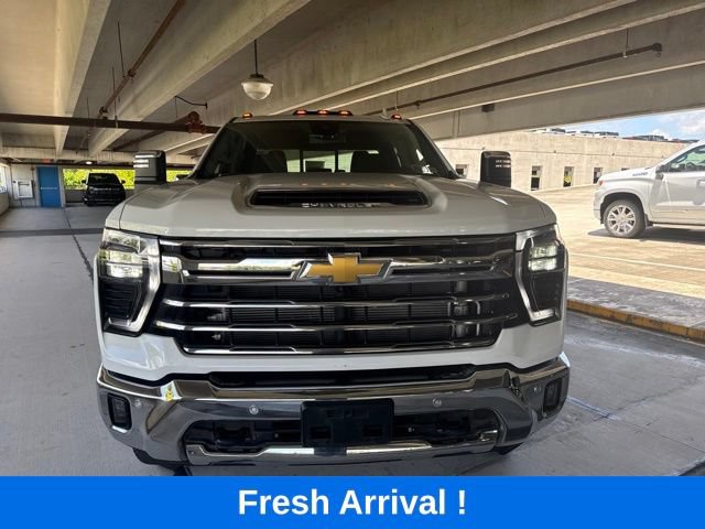 Used 2024 Chevrolet Silverado 3500 LTZ w/ LTZ Convenience Package AWD/4WD image 17
