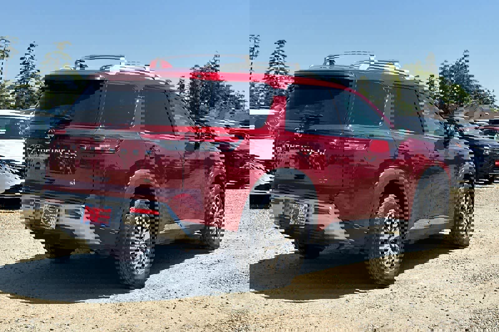 Used 2023 Nissan Pathfinder SL image 3