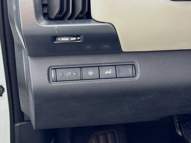 Used 2023 Nissan Pathfinder SL AWD/4WD image 14