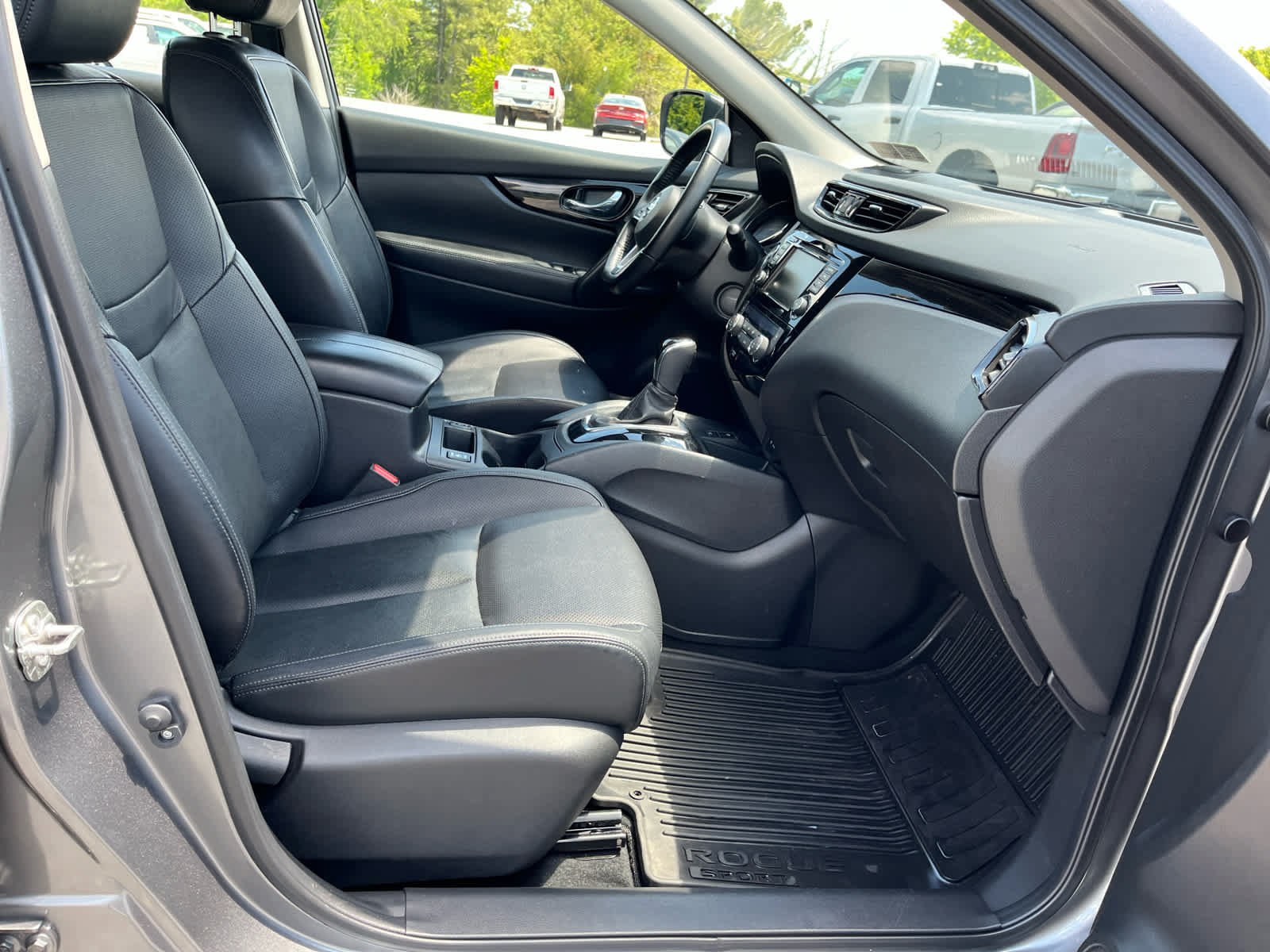 Used 2022 Nissan Rogue Sport SL AWD/4WD image 32