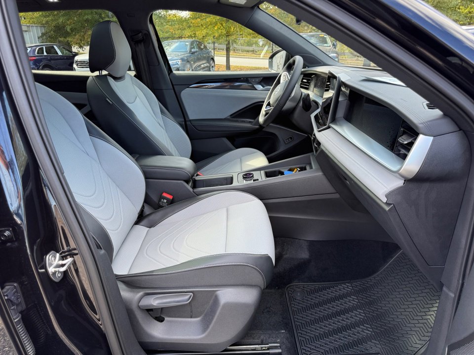 New 2026 Volkswagen Tiguan SE R-Line image 28