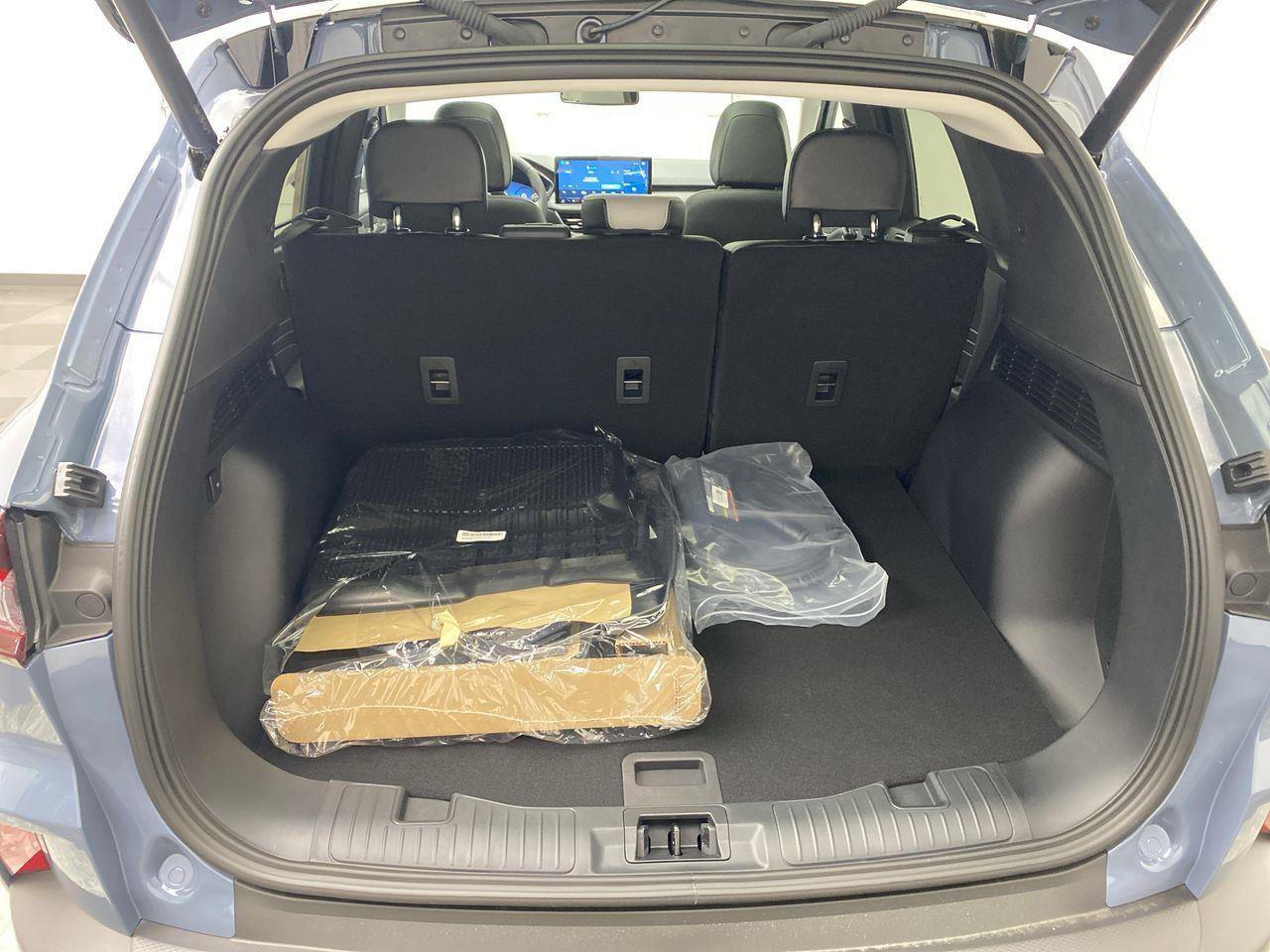 New 2024 Ford Escape SE w/ PHEV Premium Package FWD image 28