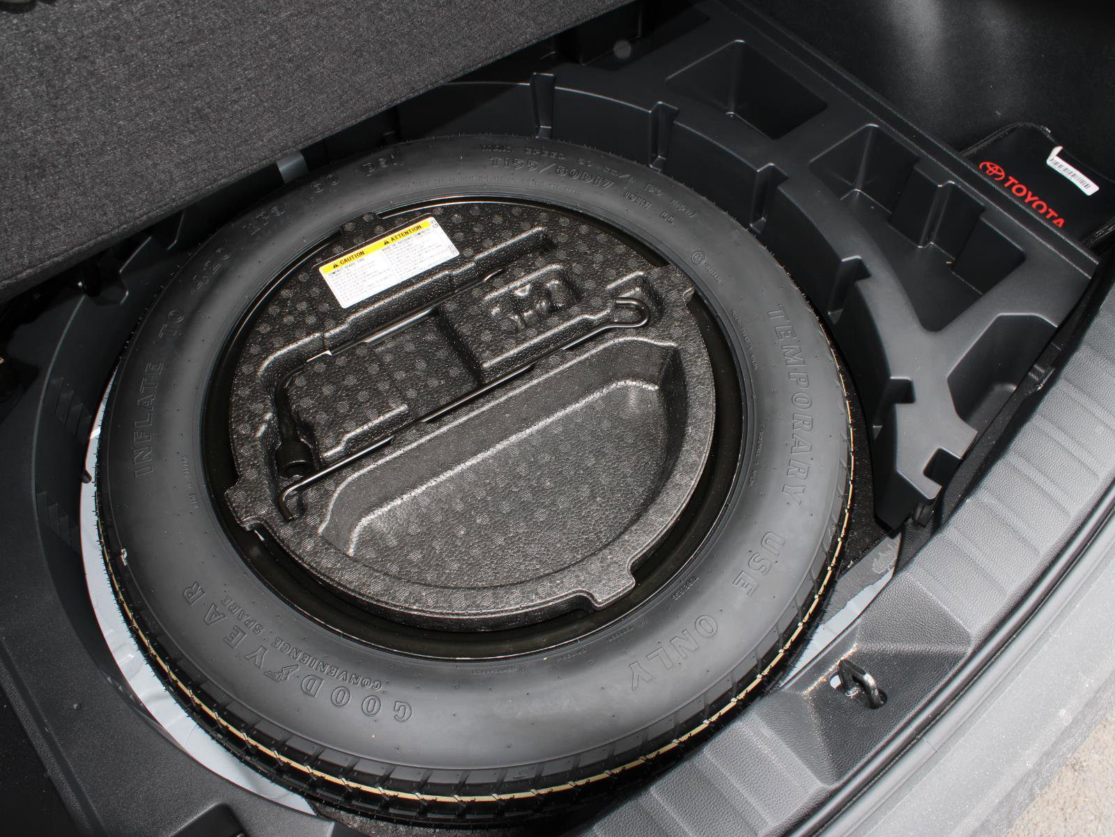 Used 2023 Toyota Corolla Cross XLE w/ Convenience Package image 9