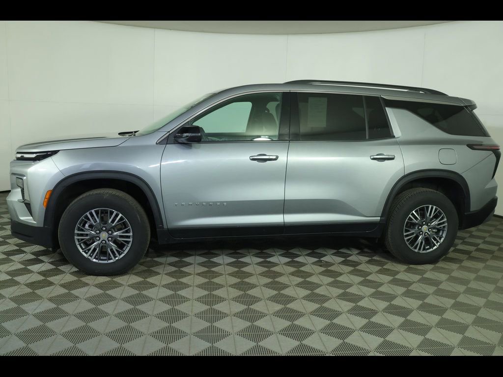 Used 2025 Chevrolet Traverse LT image 15
