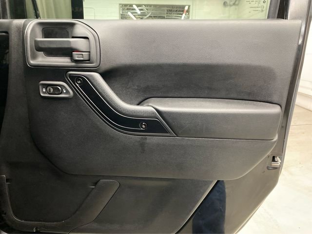 Used 2015 Jeep Wrangler Unlimited Sahara image 26