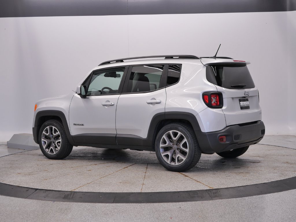 Used 2015 Jeep Renegade Latitude FWD image 3