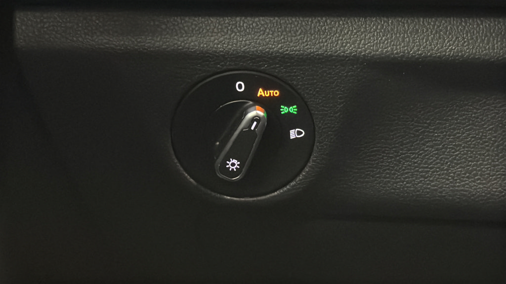 Certified 2024 Volkswagen Jetta SE FWD image 29