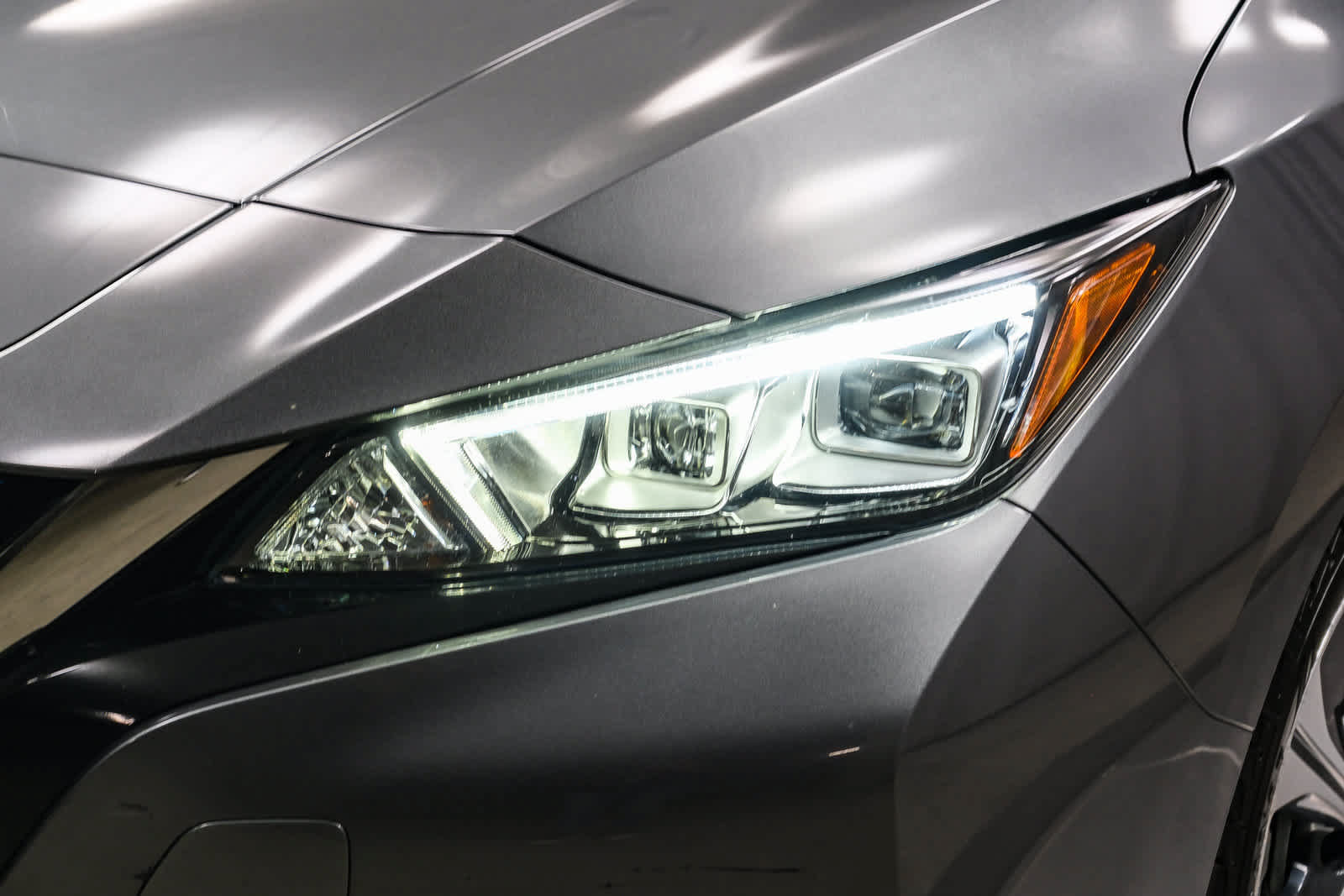 Used 2020 Nissan Leaf SV w/ SV Technology Package FWD image 11