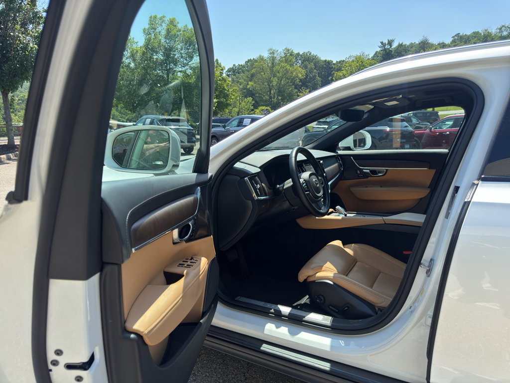 Certified 2025 Volvo V90 B6 Cross Country Ultra AWD/4WD image 10
