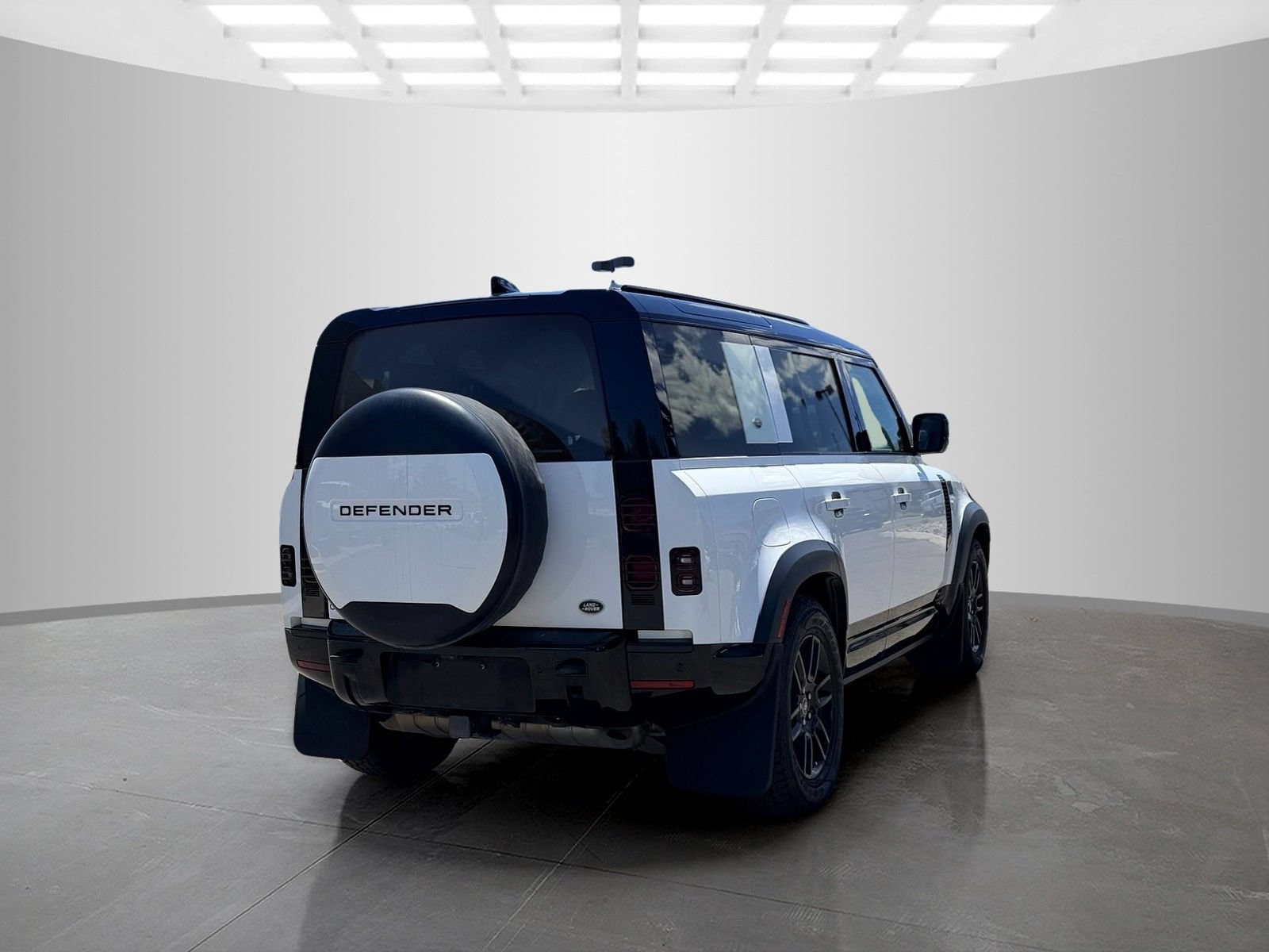 Used 2021 Land Rover Defender 110 X-Dynamic HSE AWD/4WD image 5