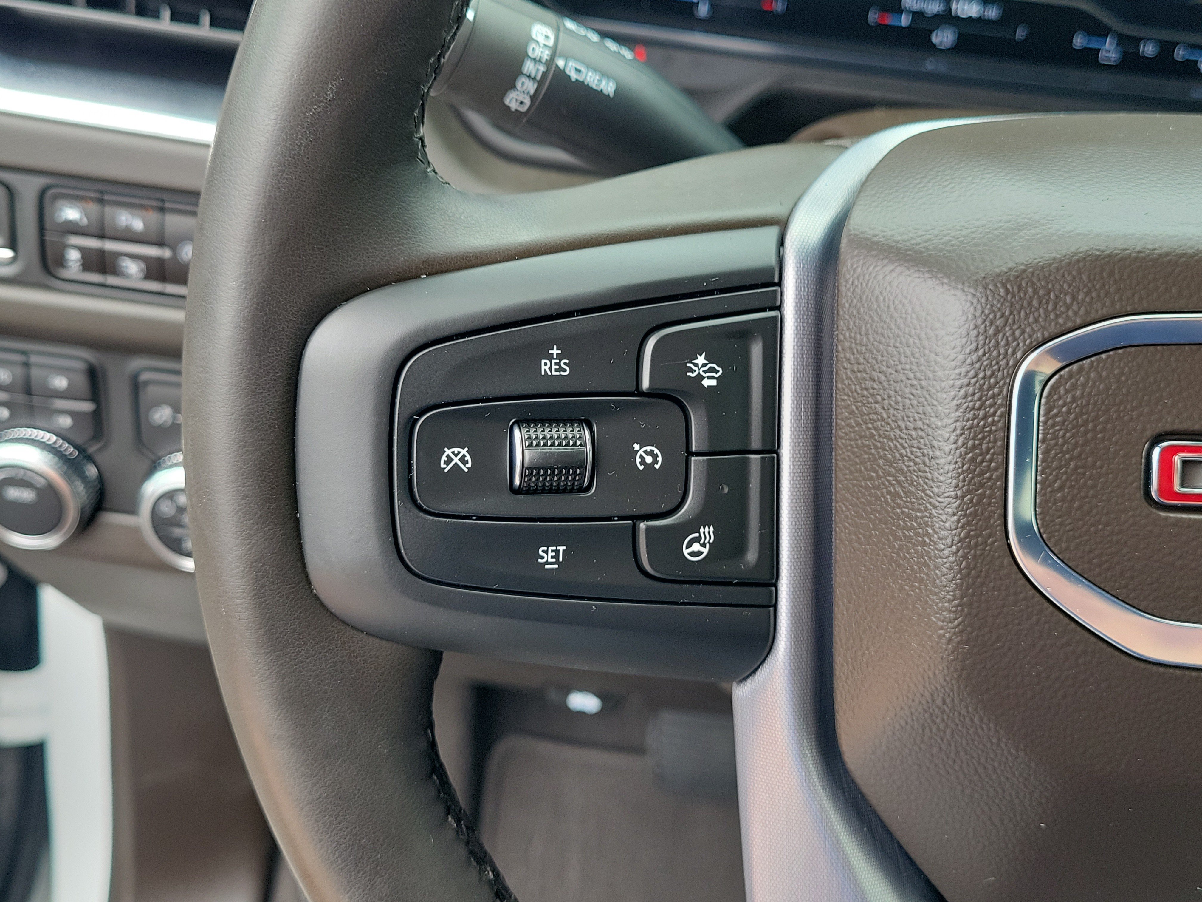 Used 2024 GMC Yukon XL SLT w/ SLT Luxury Package AWD/4WD image 24
