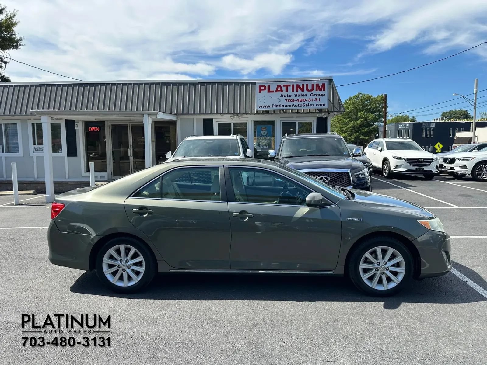 Used 2012 Toyota Camry XLE w/ Leather Pkg FWD image 2