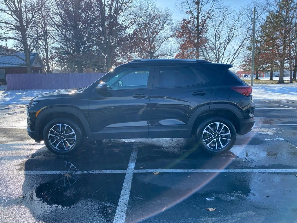 Used 2025 Chevrolet TrailBlazer LT image 4