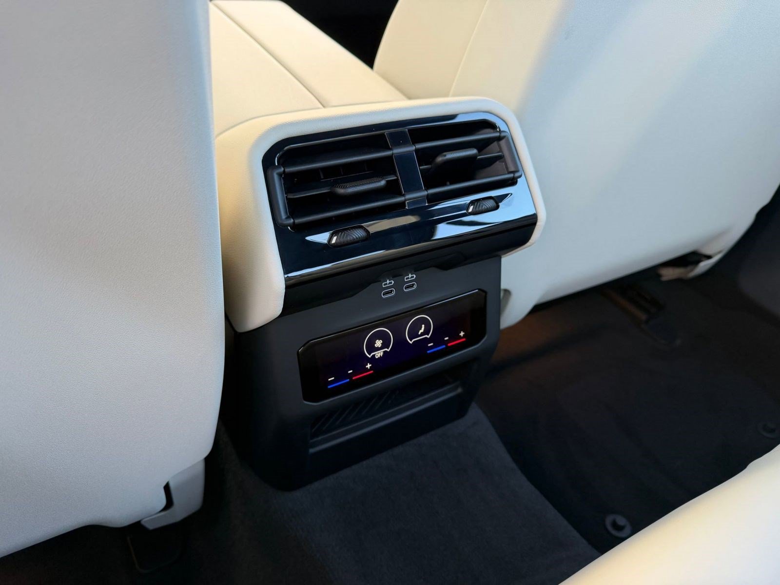 Used 2026 BMW 530i w/ Premium Package RWD image 23