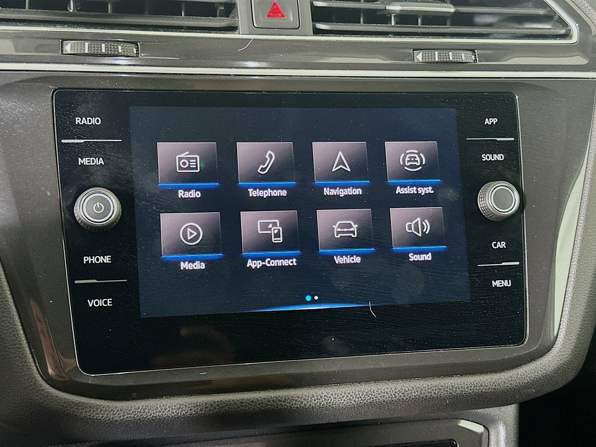 Used 2024 Volkswagen Tiguan SE image 19