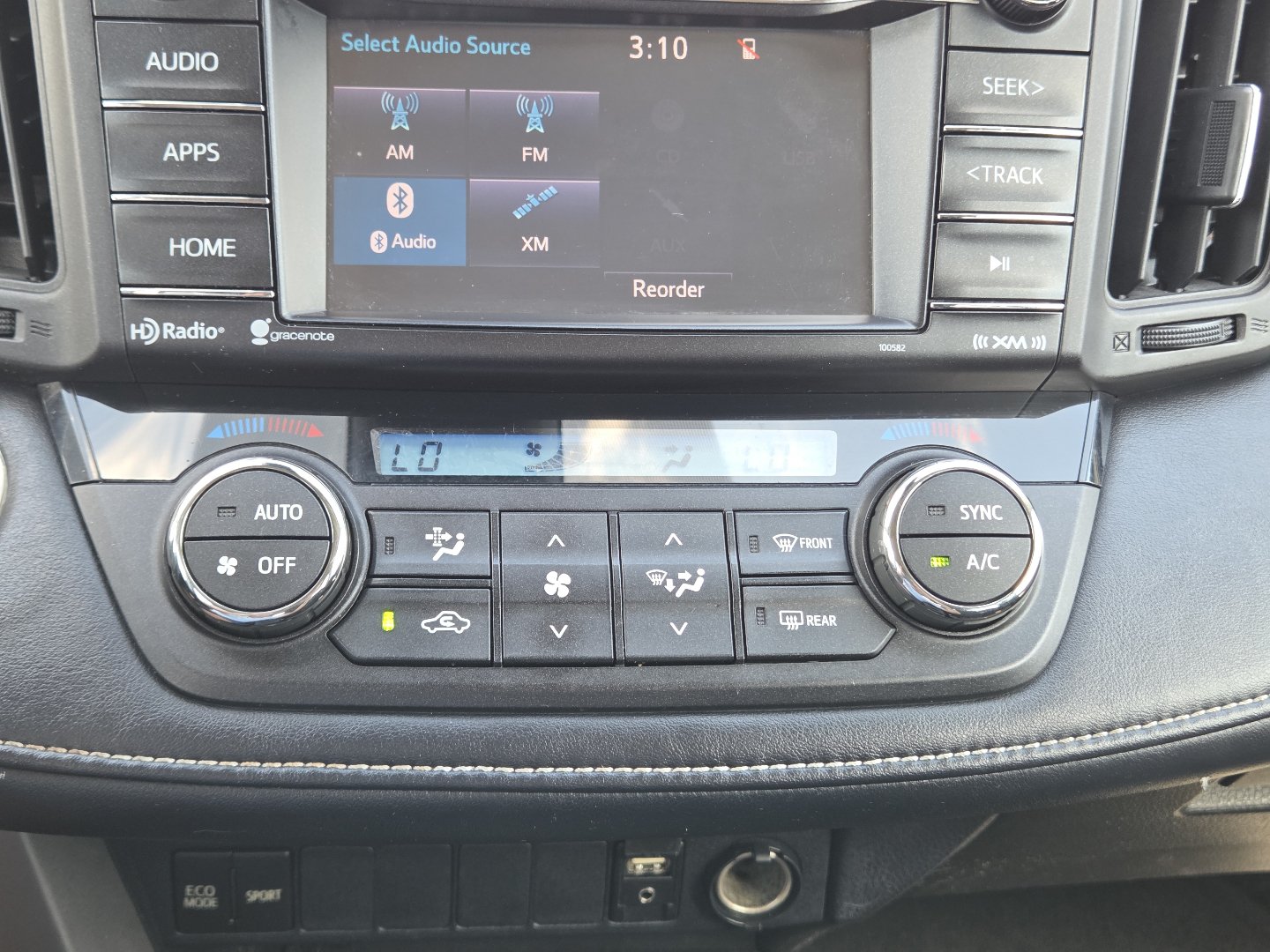 Used 2018 Toyota RAV4 XLE w/ Plus Extra Value Package FWD image 28