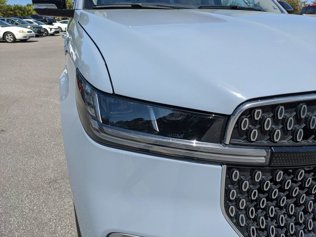 Used 2025 Lincoln Navigator Reserve image 12