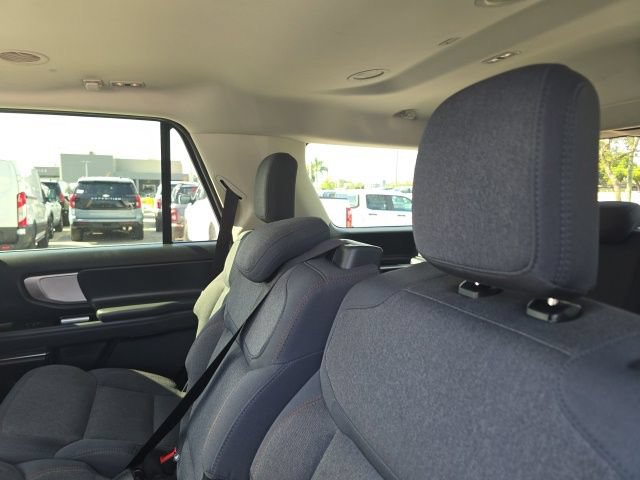 Used 2025 Ford Expedition Active RWD image 8