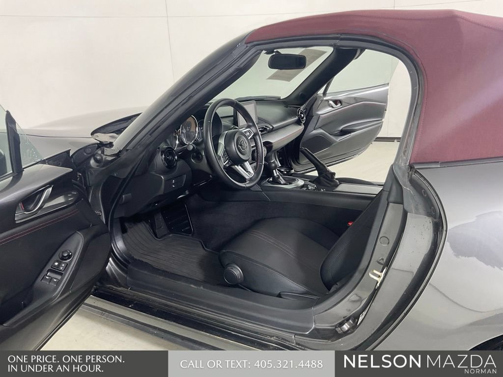Used 2018 MAZDA MX-5 Miata Club RWD image 11
