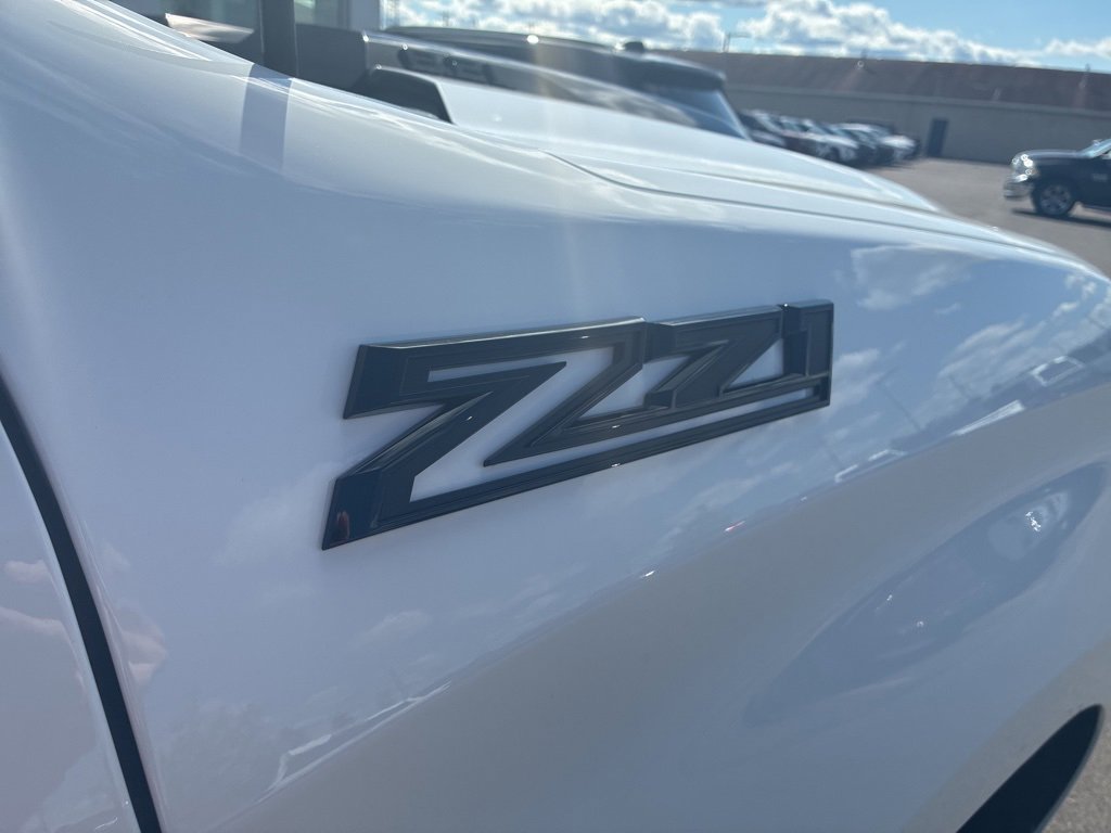 Used 2025 Chevrolet Silverado 1500 LT Trail Boss w/ Dark Appearance Package image 12